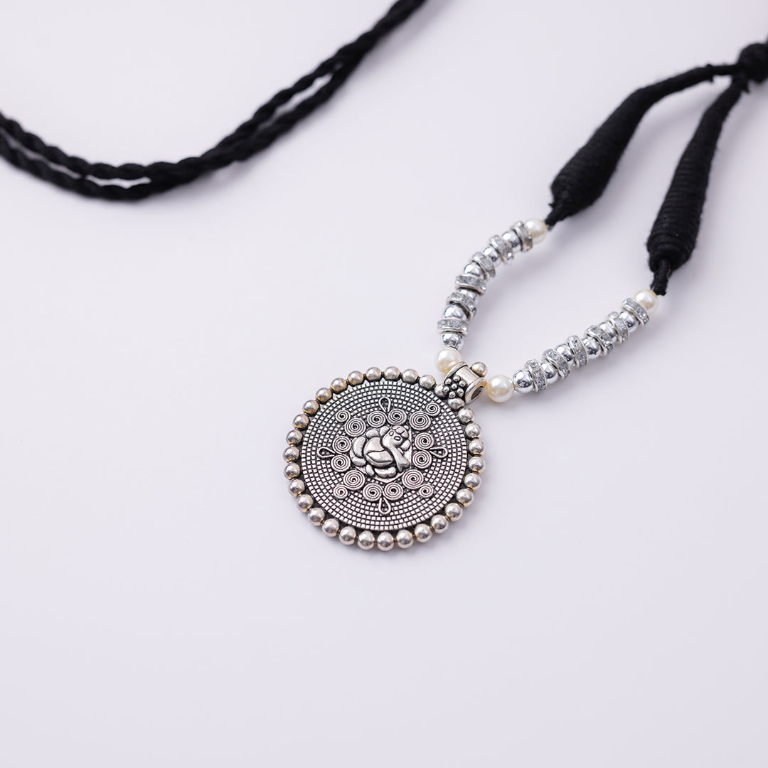 Arshiya Metal Pendant Necklace